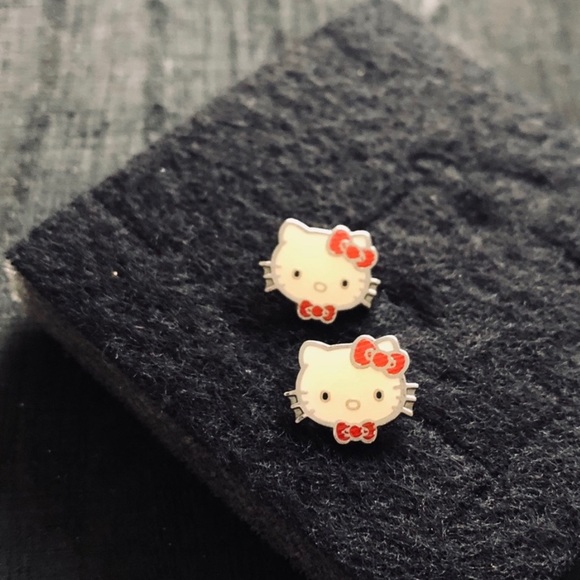 HELLO KITTY EARRINGS - Picture 7 of 7